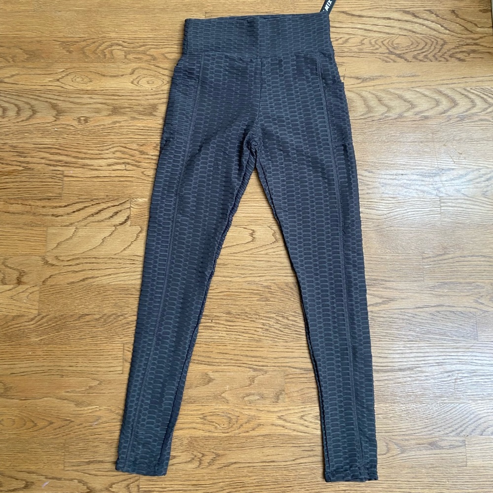 Set of 2 NWT flattering leggings (Women’s Small)